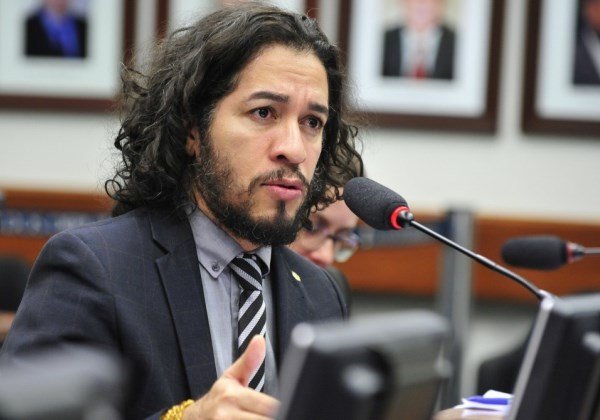 PT quer que Jean Wyllys dipute vaga na Câmara dos Deputados