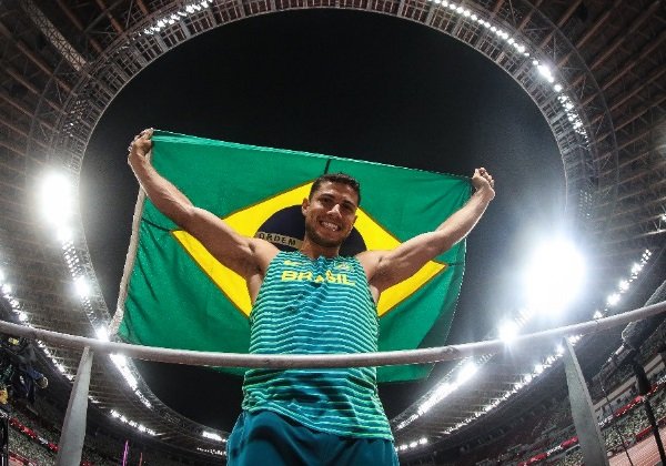 Thiago Braz conquista bronze no salto com vara