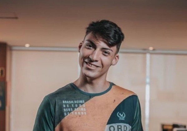 Fala de Renan Bolsonaro sobre ter namorada petista irrita a família