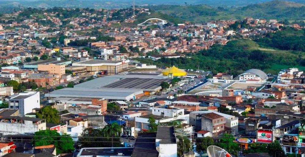 Candeias comemora 63 anos com entrega de equipamentos para a população