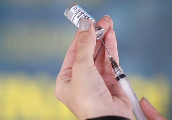 Ministério da Saúde orienta 2ª dose com Pfizer a quem tomou AstraZeneca