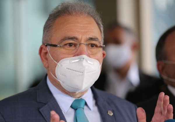 Aplicação da terceira dose da vacina começa em 15 de setembro