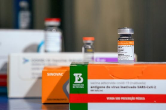 Bahia recebe 1.124.490 doses de vacinas contra a Covid-19 nesta quarta e quinta