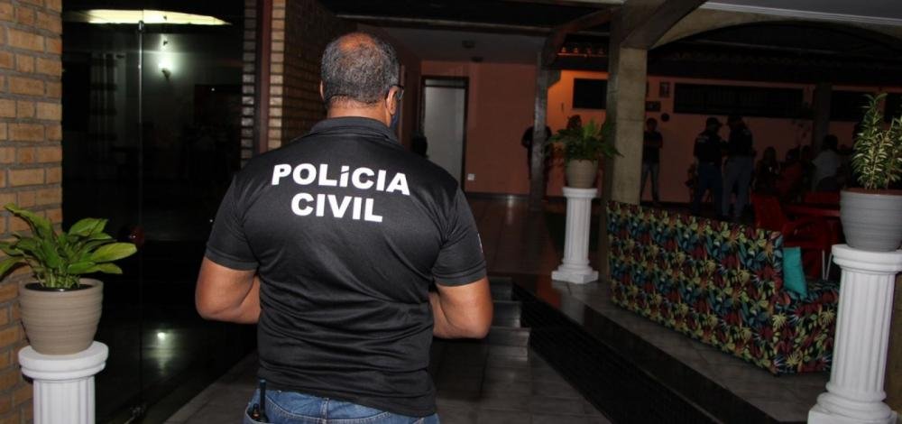 Polícia descobre casa de prostituição que sorteava mulheres por meio de rifas em Salvador