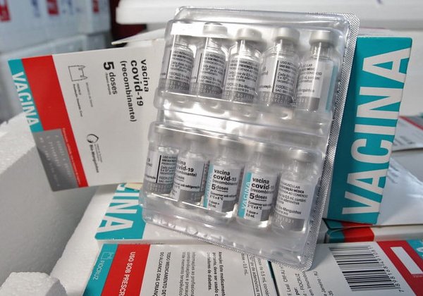 Salvador suspende 2ª dose e inicia aplicação da 1ª dose para jovens com 12 anos