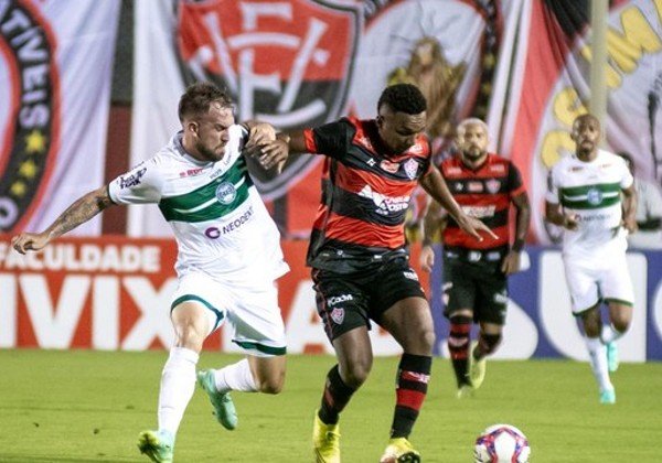 Vitória empata com o líder, mas fica no Z4 pela 10ª rodada seguida