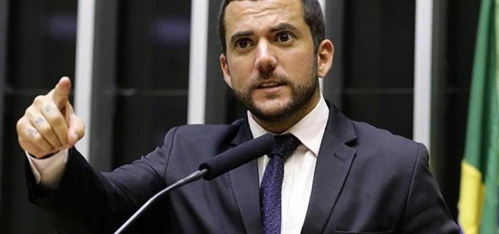 Deputado propõe PL batizado por internautas de 'Neymar da Penha'