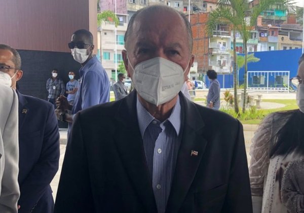 Leão diz que será eleito governador no 1ª turno e que vai colocar Neto ‘no colo’