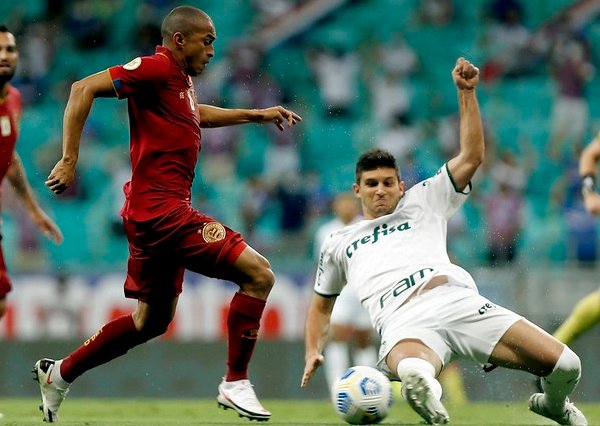 Bahia domina o Palmeiras em Salvador, mas fica no empate e segue no Z4