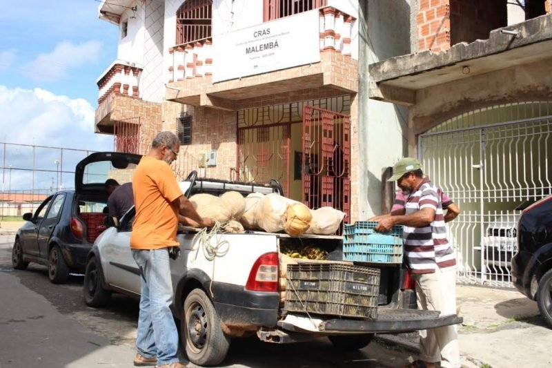 Famílias de baixa renda de Candeias receberam alimentos orgânicos do PAA