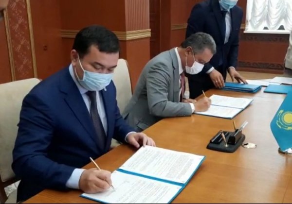 Rui assina acordo de cooperação no Cazaquistão