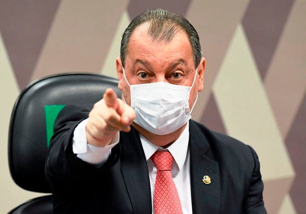 Relatório da CPI será aprovado mesmo se houver mudanças, afirma Omar Aziz