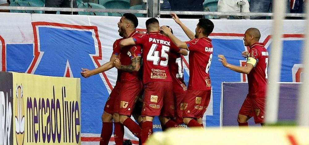 Com gol no primeiro minuto de jogo, Bahia vence e respira na luta contra o rebaixamento