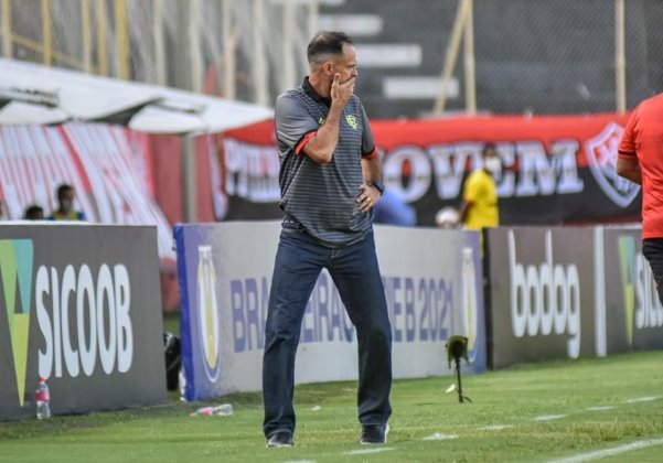 Derrota para o CSA deixa Vitória com 96,8% de risco de rebaixamento