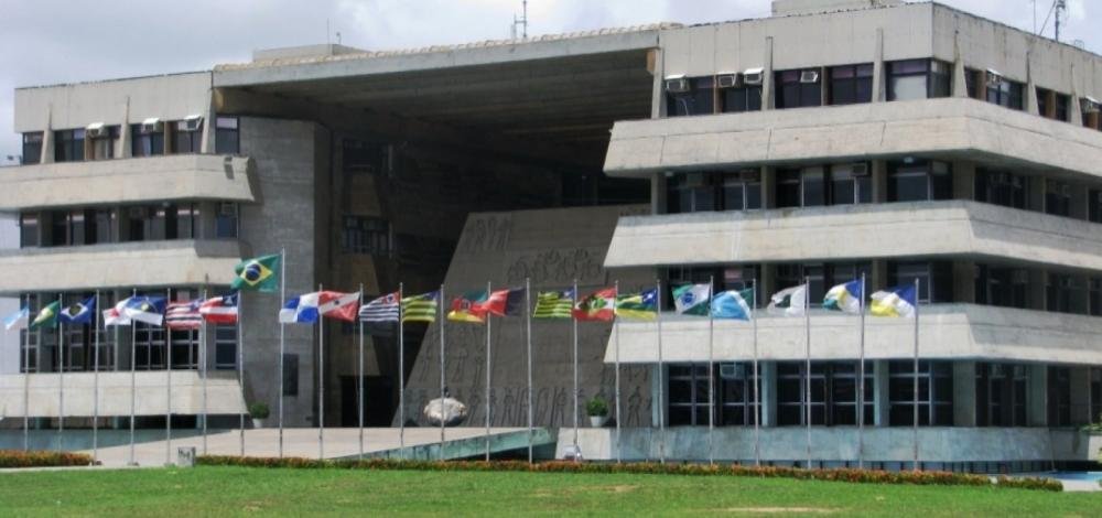 Mais de 300 servidores baianos têm indícios de acúmulo incompatível de cargos