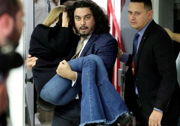 Caso Neymar: Najila diz à polícia que vídeo completo estava em tablet furtado