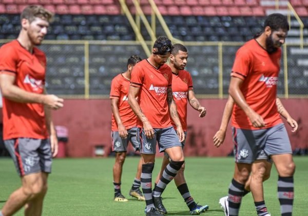 Na luta contra o rebaixamento, Vitória encontra o Vasco em São Januário