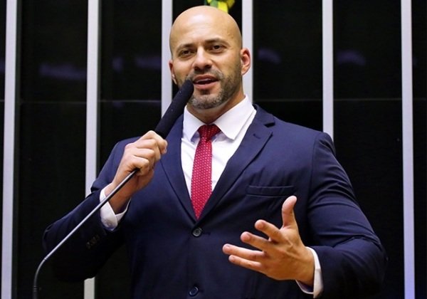 Deputado Daniel Silveira é condenado a indenizar prefeito de Niterói