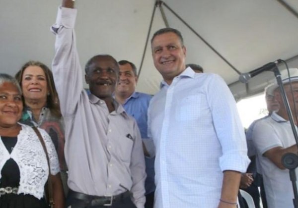 Rui Costa entrega 20 casas em comunidade quilombola de Araçás