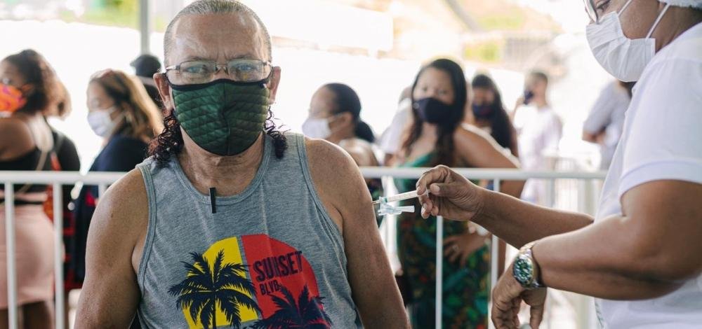 Bahia tem 85,69% da população acima de 12 anos vacinada com a primeira dose