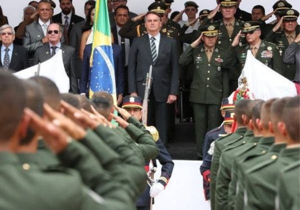 Bolsonaro pediu para questões do Enem tratarem Golpe de 1964 como revolução, dizem servidores