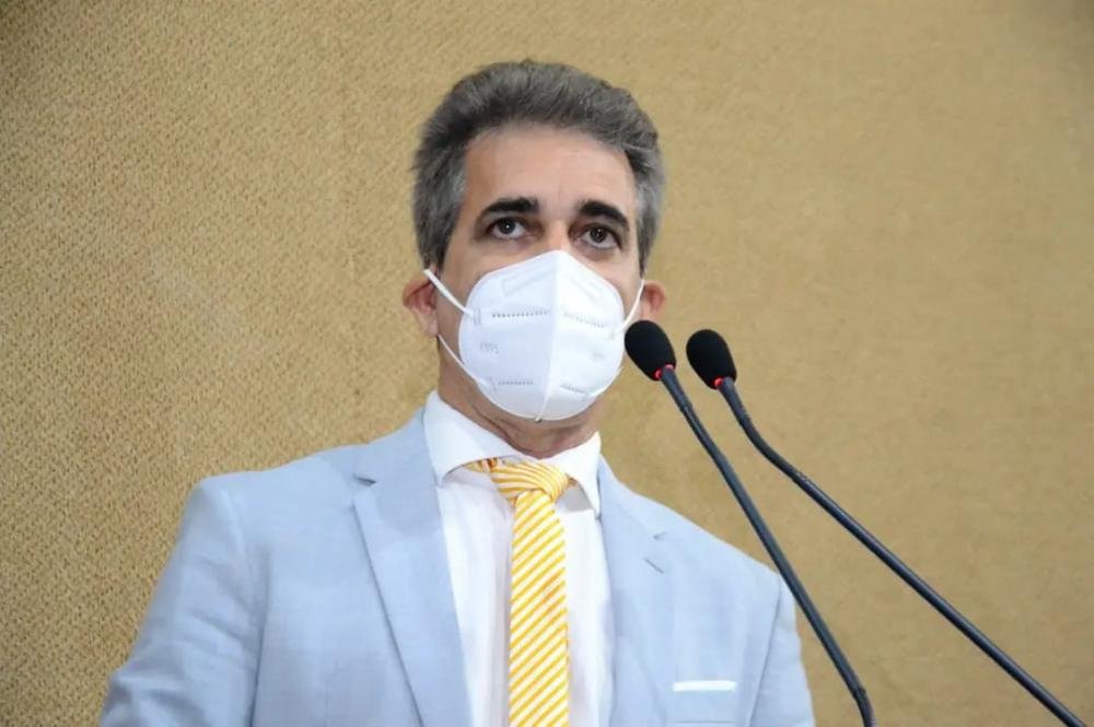 Deputado Robinson Almeida comemora anistia de multa do transporte complementar com desconto de até 80%; governador enviou PL para ALBA