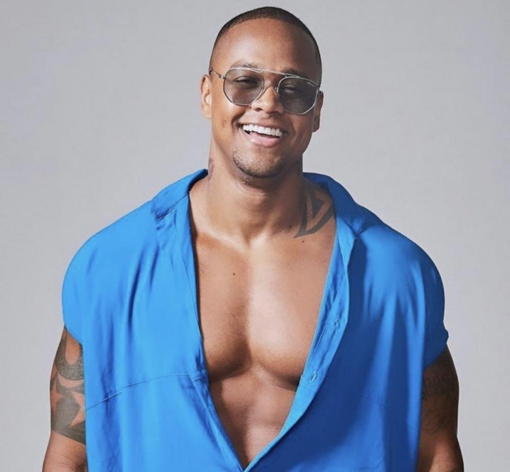 Léo Santana lança os primeiros singles do projeto 