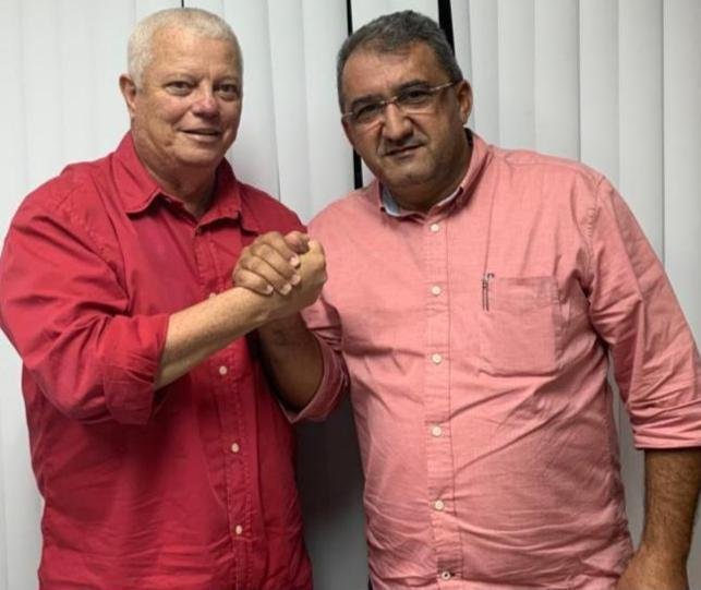 Ex-prefeito de Juazeiro Isaac Carvalho se filia ao PT