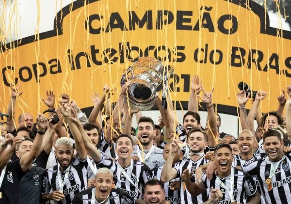Atlético-MG vence a Copa do Brasil e conclui ano mágico