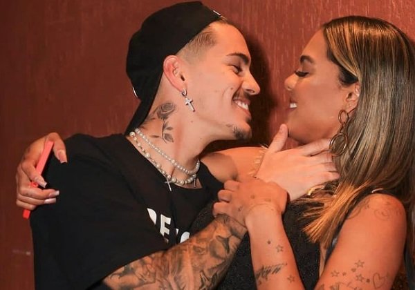 Ex-Vingadora, cantora Tays Reis anuncia que está grávida de Biel: ‘Na hora certa’