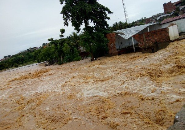 Fundo proposto pelo Congresso para vítimas das chuvas pode chegar a R$ 2 bi