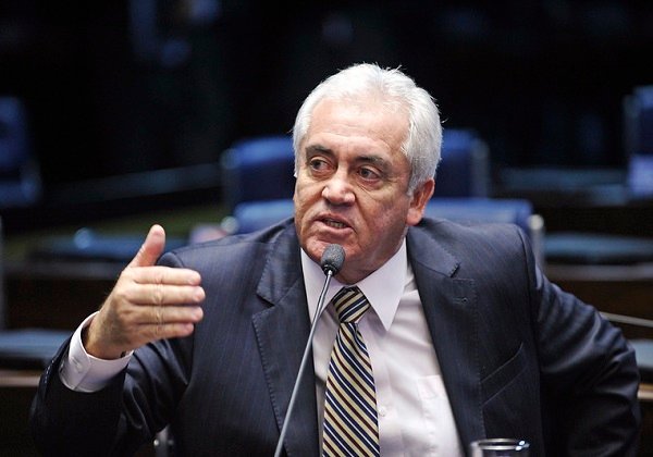 Otto Alencar afirma que Bolsonaro está ‘fugindo dos problemas’ das chuvas