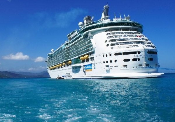 Empresas de cruzeiros suspendem operações no Brasil