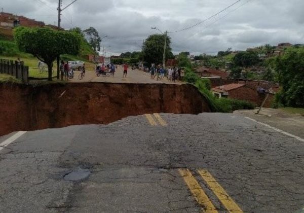 Número de rodoviais federais interditadas na Bahia cai para 3 nesta terça