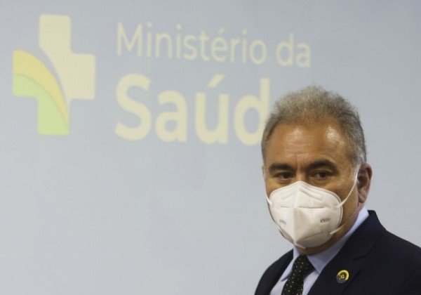 Ministro da Saúde erra e diz que 4 mil morreram por vacina; pasta registrou 11 óbitos