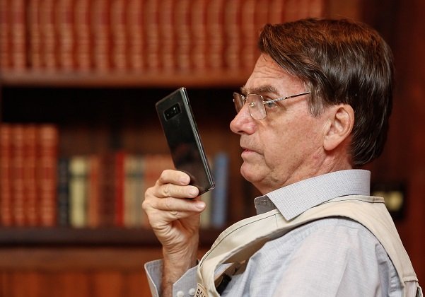 De olho na reeleição, presidente divulga aplicativo ‘Bolsonaro TV’