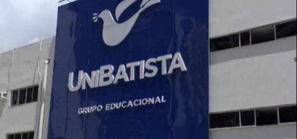 Mais de 100 ex-alunos da Unibatista se unem para cobrar diplomas à faculdade