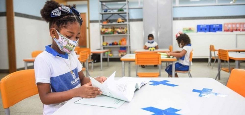 Prefeitura fará busca ativa de crianças não vacinadas contra a Covid em escolas