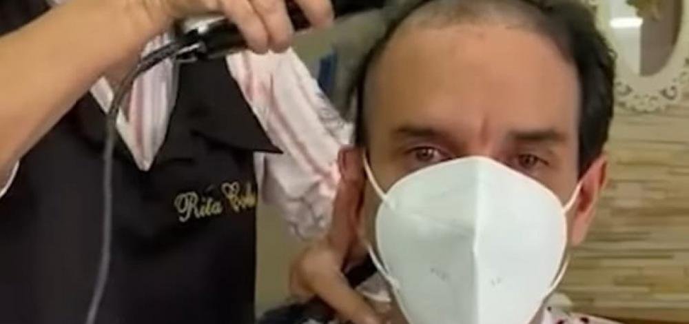 Em vídeo emocionado, Leo Prates raspa a cabeça em solidariedade a sobrinho com leucemia