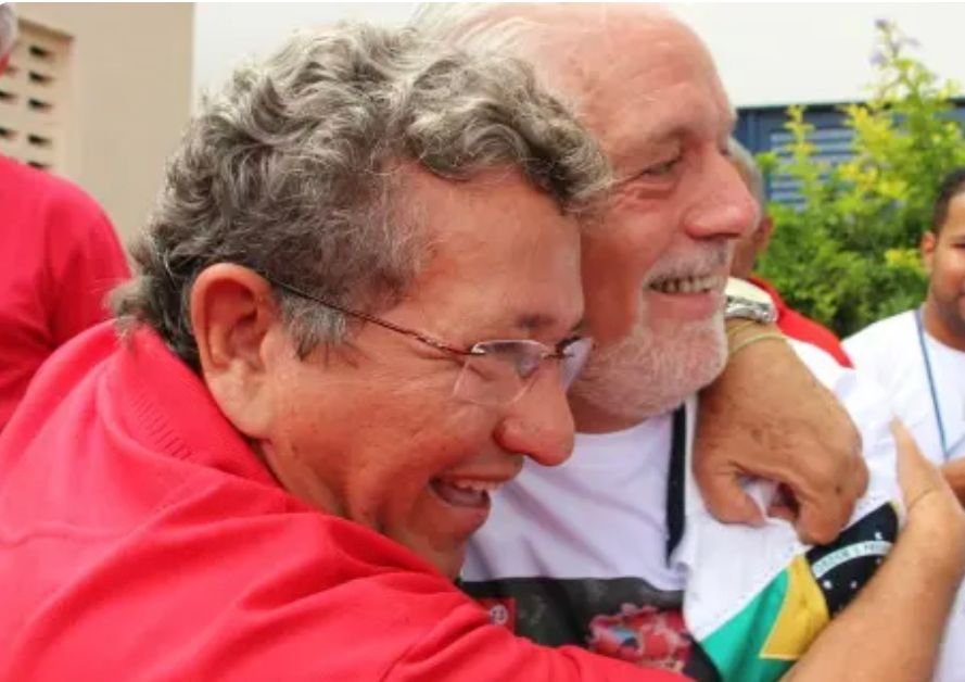 Luiz Caetano afirma que pré candidatura de Wagner está mantida e que formação é discutida pelas lideranças 