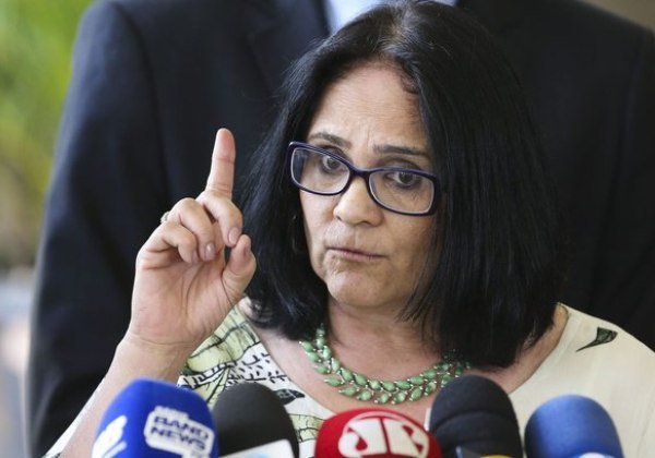 Na ONU, Damares se recusa a falar com jornalista brasileiro e ameaça chamar segurança