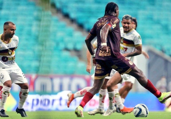 Em jogo de seis pontos, Bahia enfrenta atual campeão baiano nesta quarta
