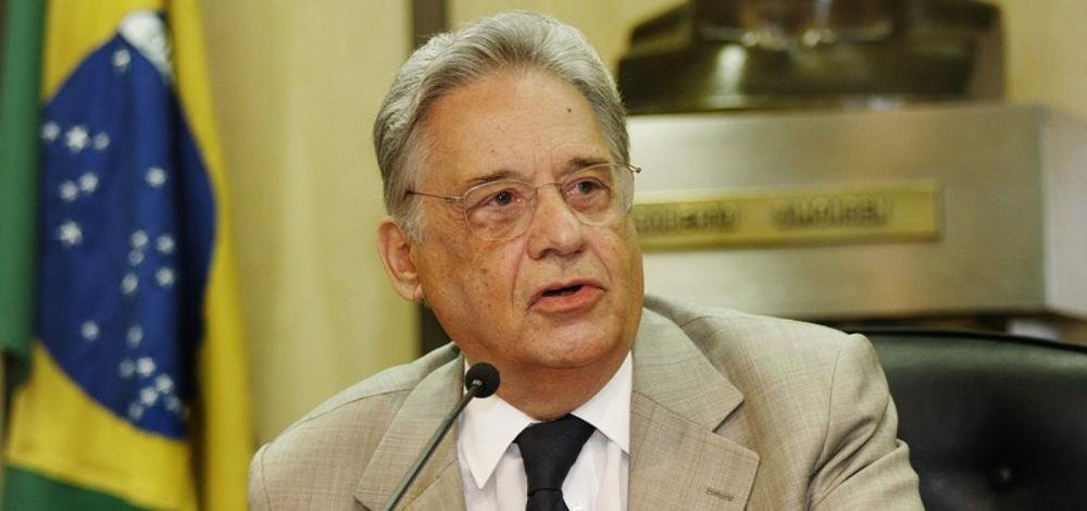 Fernando Henrique Cardoso é internado após sofrer fratura no fêmur