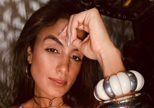 Carol Peixinho se declara para Thiaguinho em viagem romântica