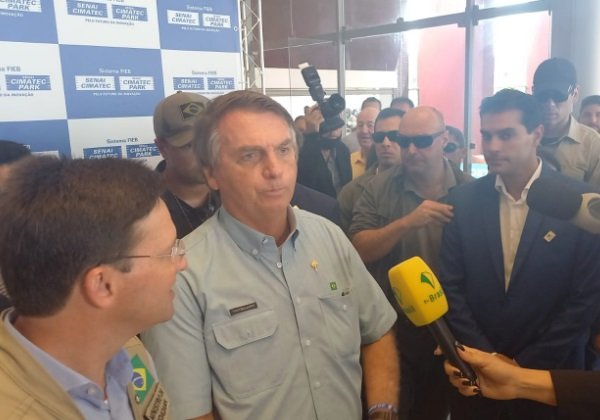 Conselho de Saúde aciona Bolsonaro na Justiça por circular sem máscaras na BA
