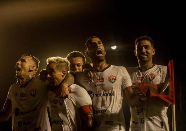 Vitória bate o Glória-RS nos acréscimos e avança na Copa do Brasil