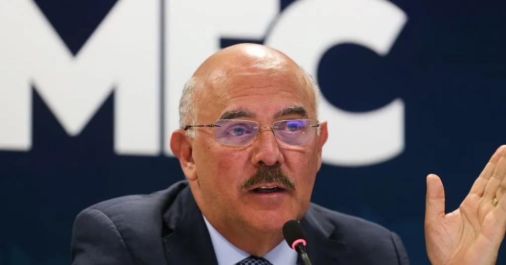 Equipe de Bolsonaro quer Ribeiro fora do MEC para frear desgaste eleitoral