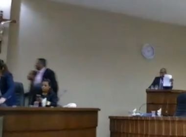 Candeias: Sessão é interrompida após vereador dar soco em procurador da Câmara