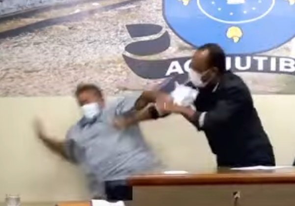 Vereadores brigam durante sessão da Câmara Municipal; assista