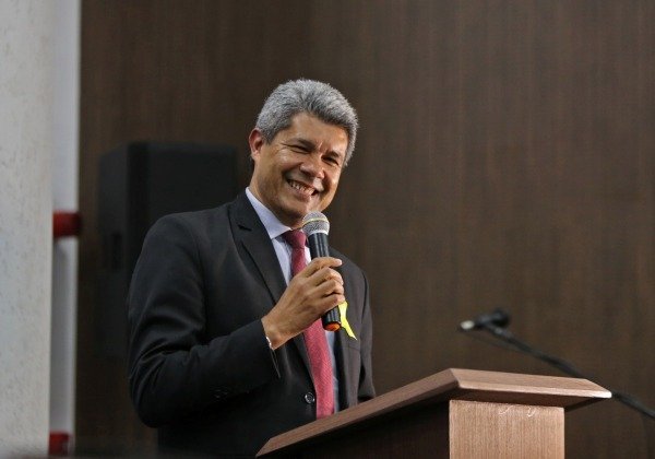 Em evento, Jerônimo recebe apoio de prefeitos filiados a partidos da oposição